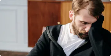 pexels-cottonbro-4101200 - Formoz Homme dépressif après un harcèlement en entreprise